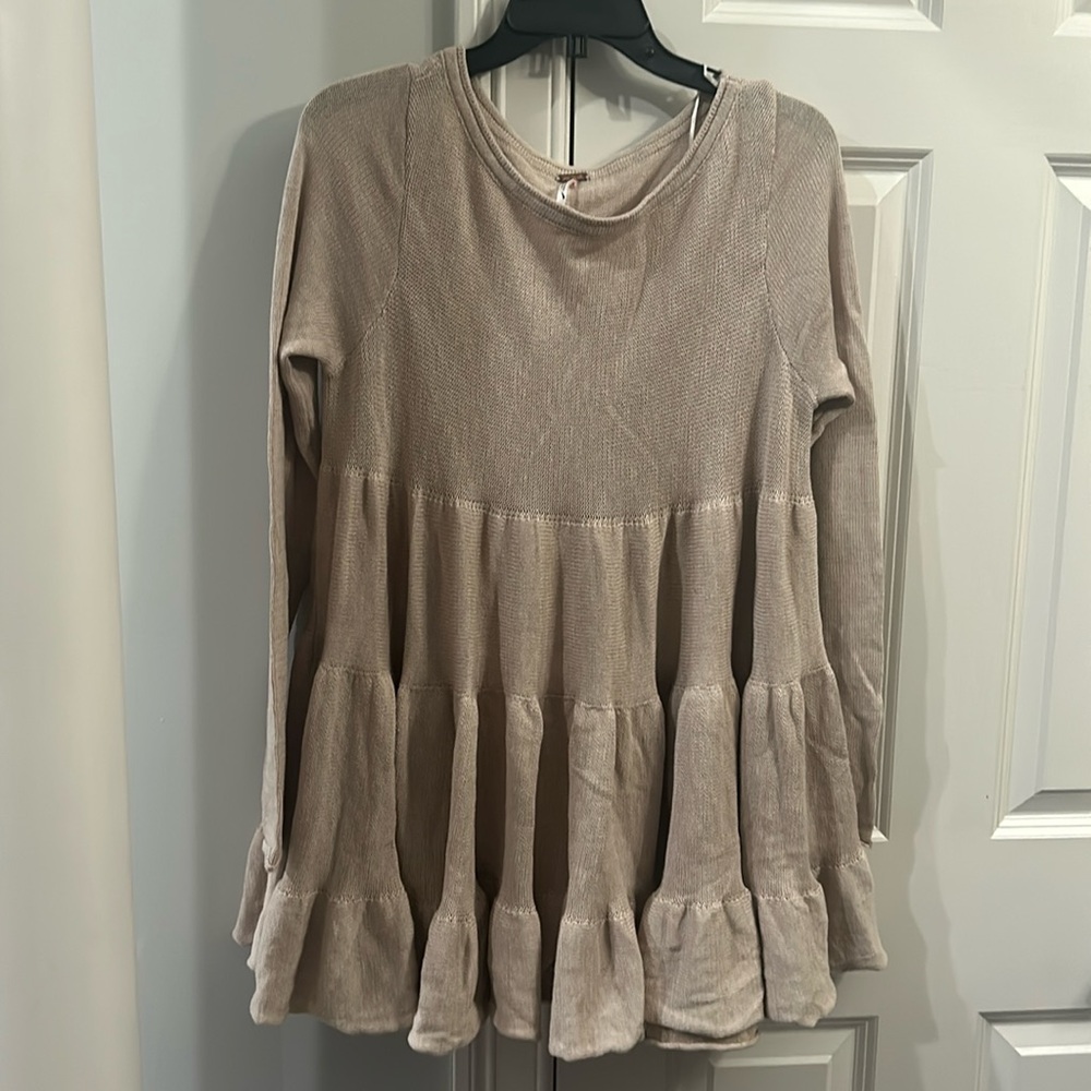 NWOT Free Peoplee Tiered Knit Sweater Top Size Small Z511